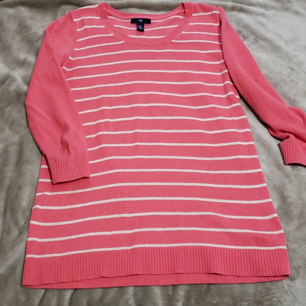 3/4 long sleeve sweater.